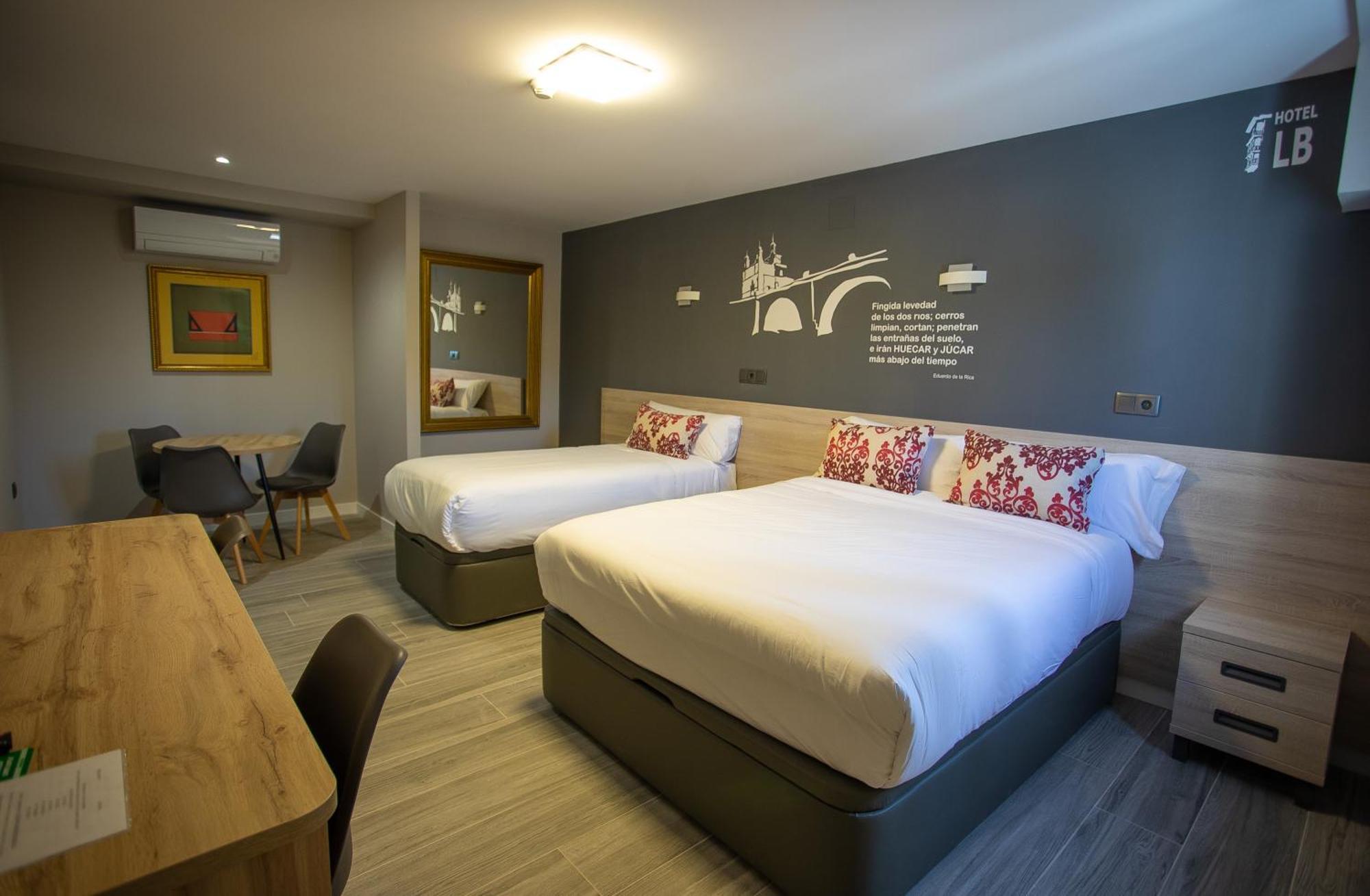 Hotel Lb Villa De Cuenca เกว็งกา ภายนอก รูปภาพ