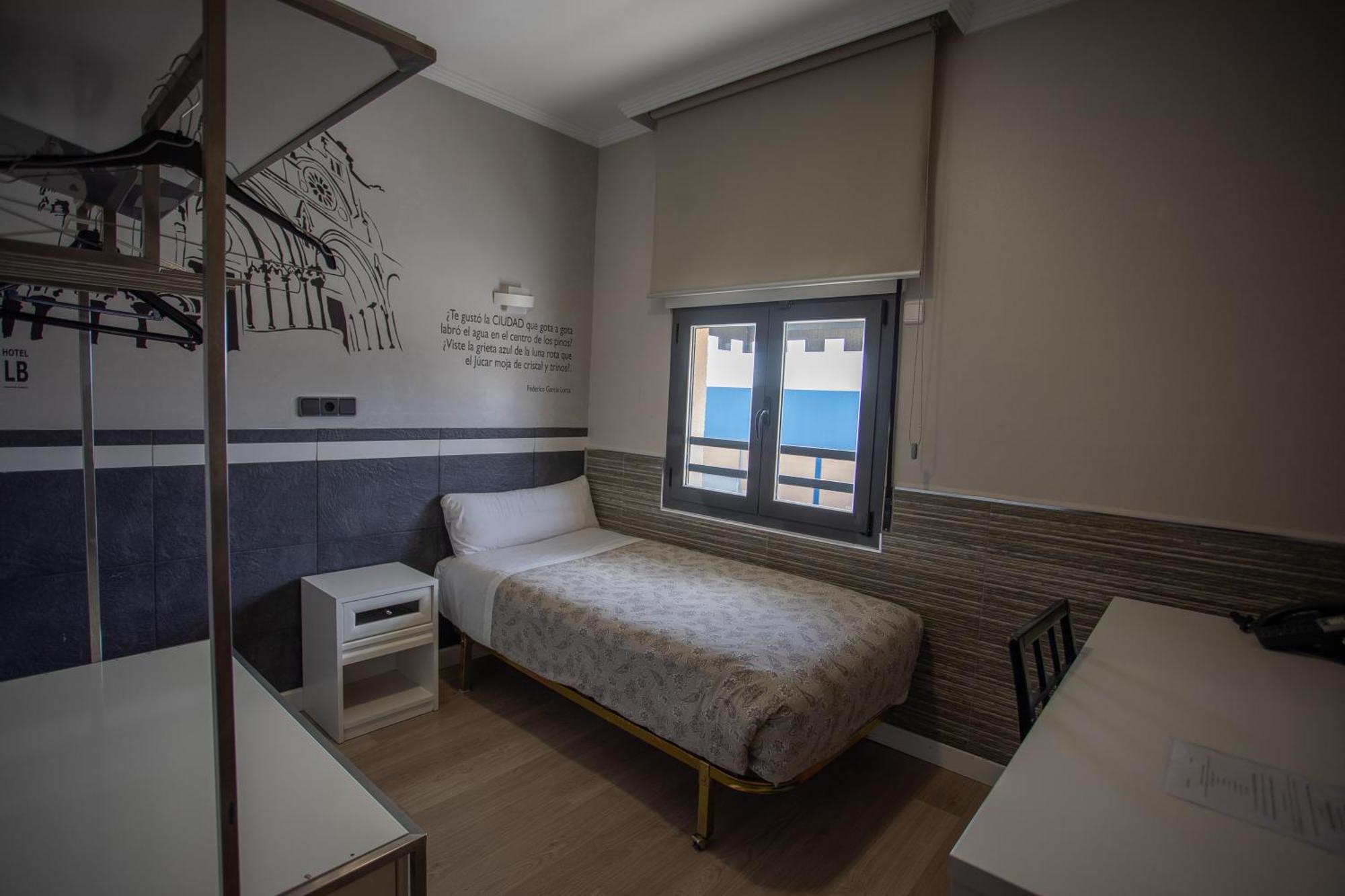 Hotel Lb Villa De Cuenca เกว็งกา ภายนอก รูปภาพ