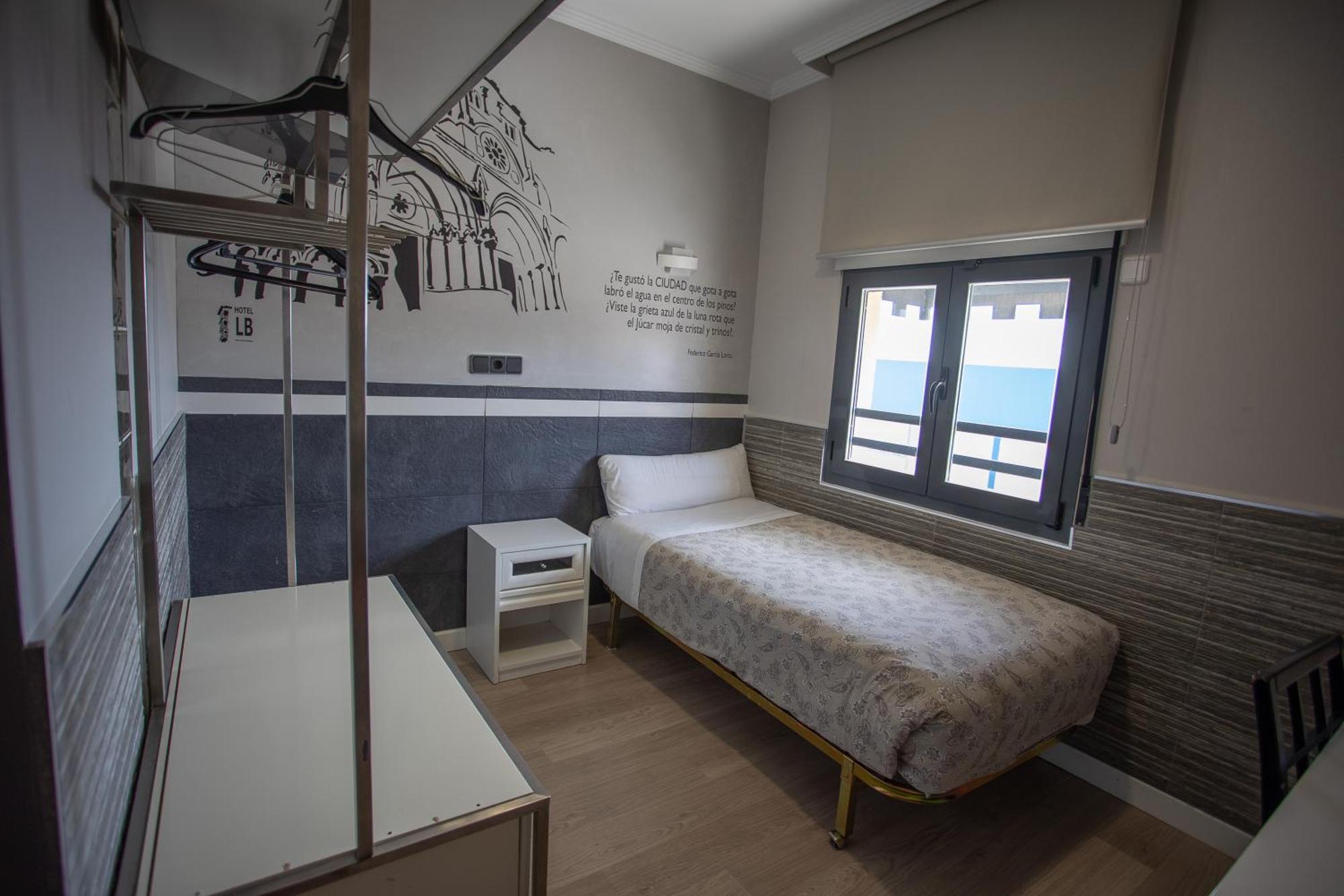 Hotel Lb Villa De Cuenca เกว็งกา ภายนอก รูปภาพ